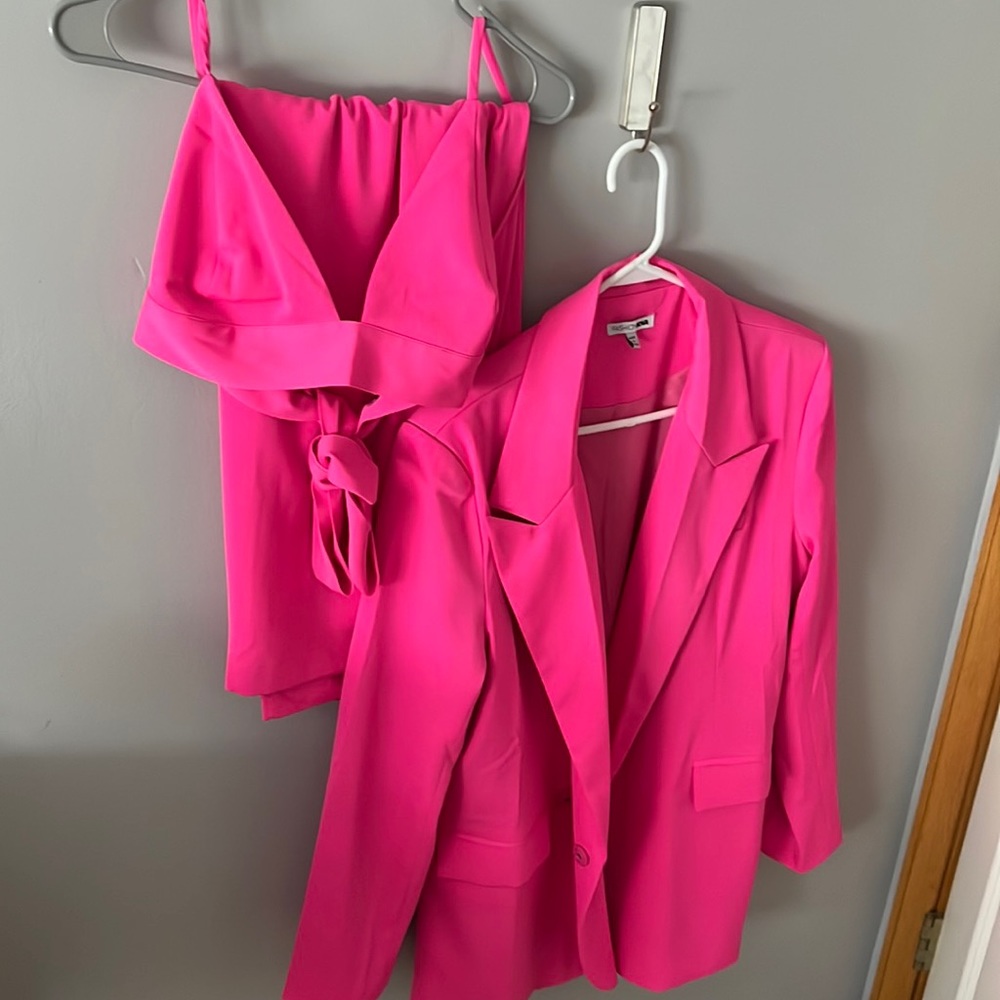 Hot pink 3 piece pant suit. NEVER WORN.